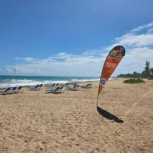  Apartment Luxurious Beachside 3-br